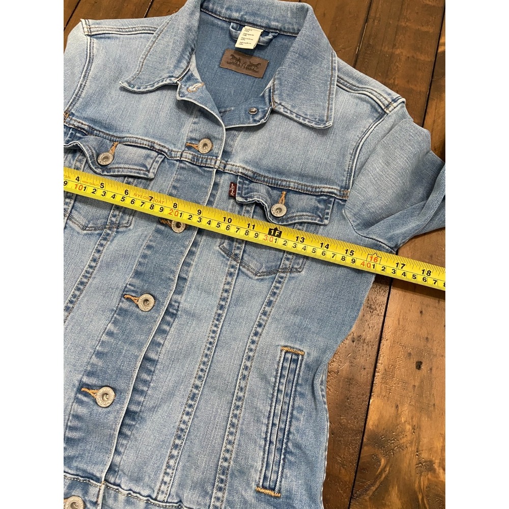 Levi's Women's Classic Trucker Denim Jacket Size S Light Wash Blue 70240-0045 - Picture 6 of 7